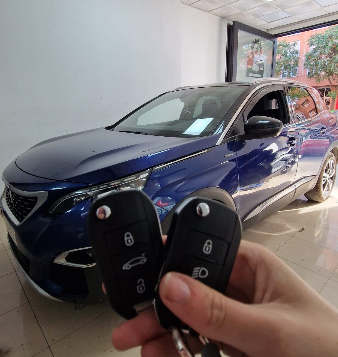duplicado llave con mando peugeot 3008