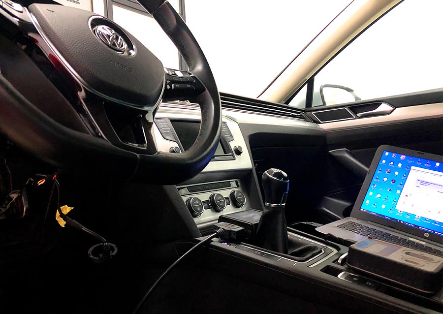 Conexión de herramientas de diagnóstico a cualquier marca y modelo de vehículo